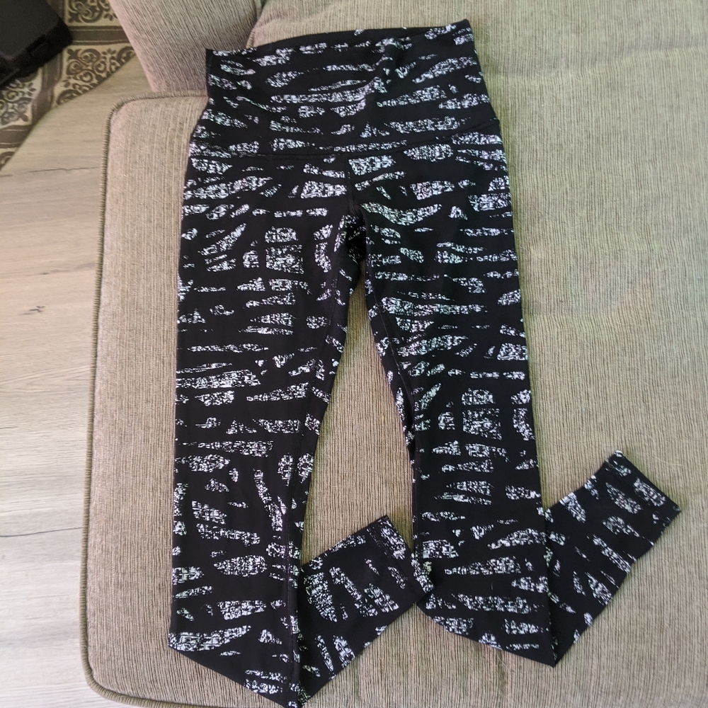 Lulu Lemon Black Patterned Leggings